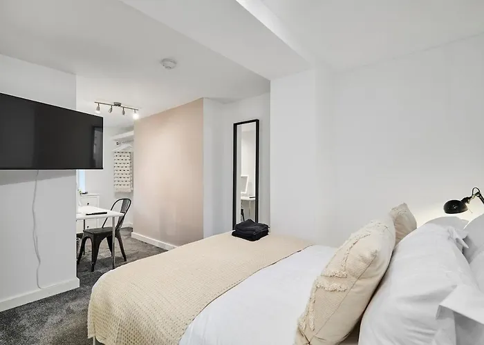 Luxury Lower-level Two Bed 利兹