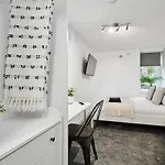 Luxury Lower-level Two Bed * לידס