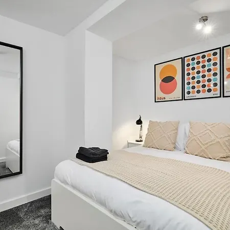 Apartamento Luxury Lower-level Two Bed