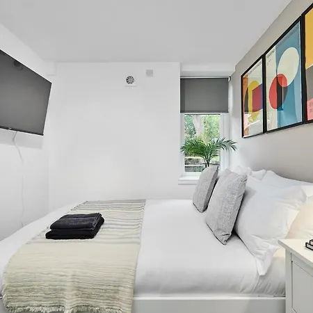 Luxury Lower-level Two Bed Apartamento