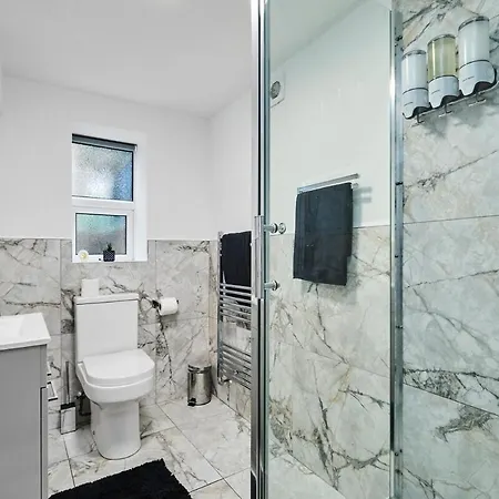 Luxury Lower-level Two Bed Apartamento *