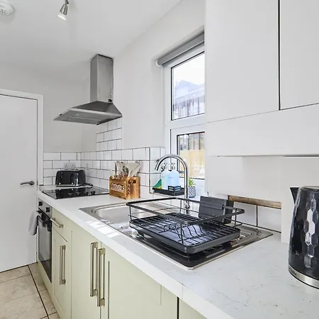 Luxury Lower-level Two Bed Leeds (West Yorkshire)