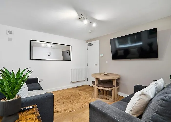 Luxury Lower-level Two Bed * Leeds (West Yorkshire)