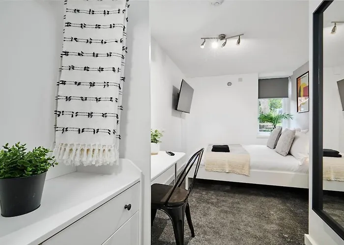 Luxury Lower-level Two Bed * Leeds (West Yorkshire)