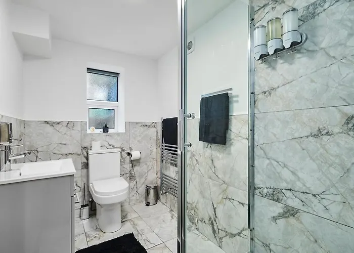 Luxury Lower-level Two Bed Appartement *