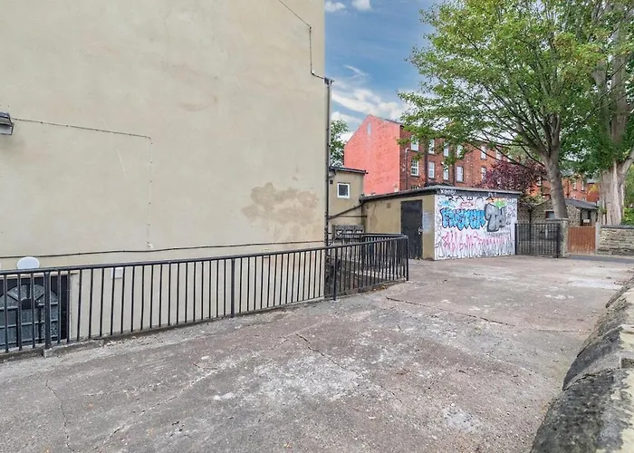 Luxury Lower-level Two Bed * Leeds (West Yorkshire)