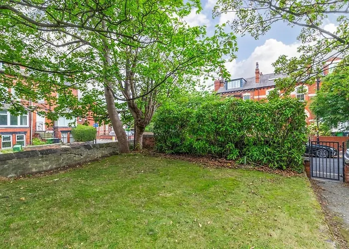 Luxury Lower-level Two Bed *