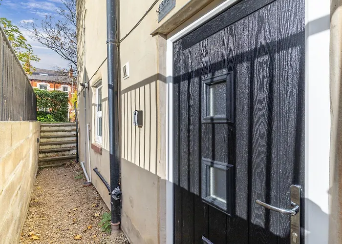 Luxury Lower-level Two Bed * Leeds (West Yorkshire)