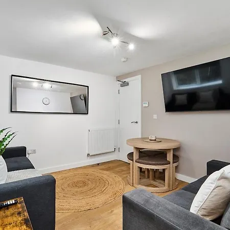 Luxury Lower-level Two Bed * Λιντς