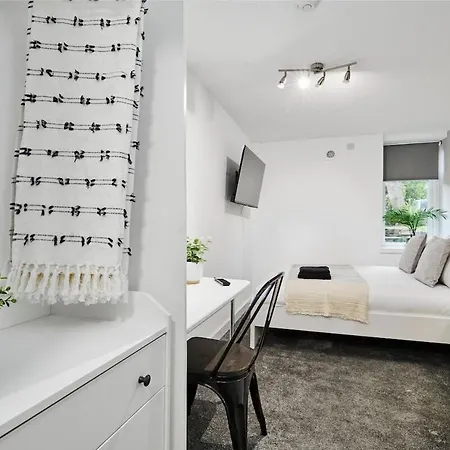 Luxury Lower-level Two Bed * Λιντς